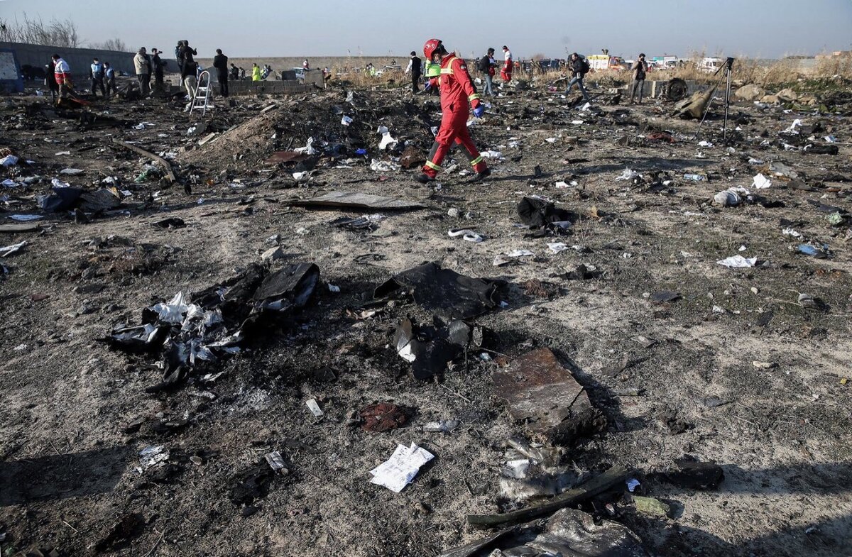 Осколки самолета