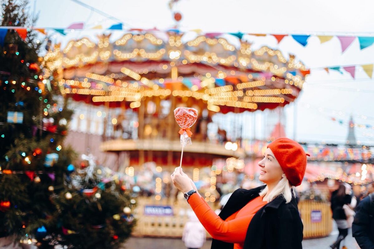 Всем привет! Меня зовут Лена — автор канала «Пишу на бегу».