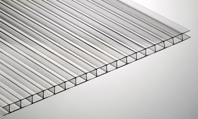 Уникальное покрытие деталей теплицы антикоррозийным раствором гарантируем снижение образования ржавчины, что увеличивает срок эксплуатации данного парника.
Сотовый поликарбонат идеально подходит в качестве укрывного материала для теплиц. Срок его эксплуатации исчисляется годами, поэтому данный материал является довольно выгодным в финансовом плане.