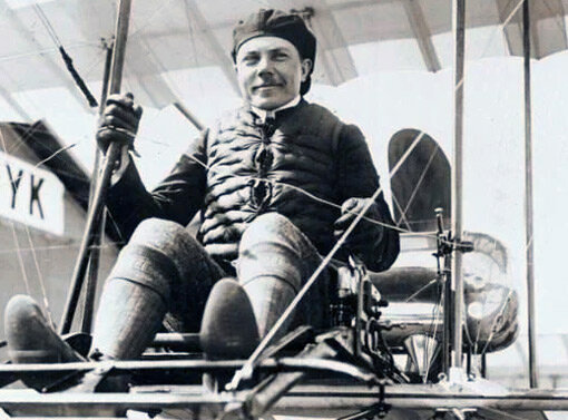 Михаил Ефимов на самолете Farman IV во время обучения во Франции. 1910 год