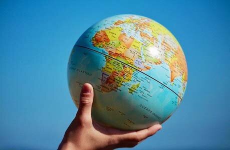 Для того, чтобы быть понятым в любой точке мира, достаточно выучить это слово на языке народа, который там живет.  (Фото - Pixabay License. Бесплатно для коммерческого использования. Указание авторства не требуется).