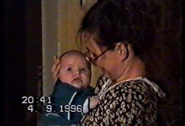 Машенька на руках у мамы. Источник Яндекс. Картинки. 