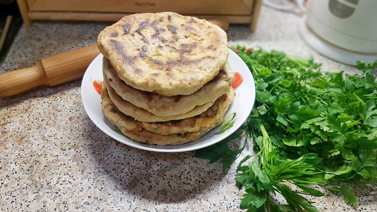 Быстрый ужин - сытные дагестанские лепешки с творогом и зеленью | Готовим  бюджетненько | Дзен