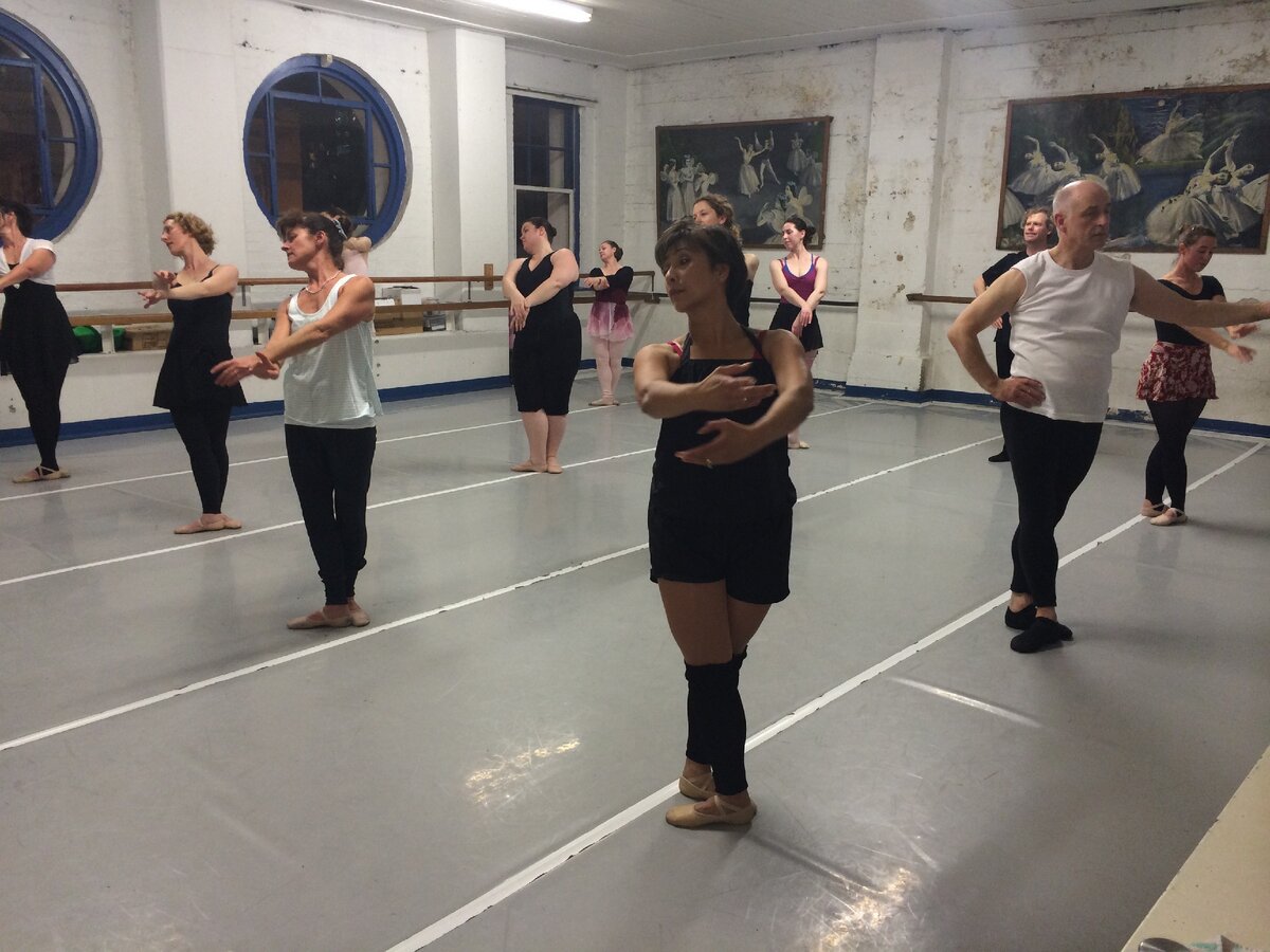 Балетный класс для взрослых, США.