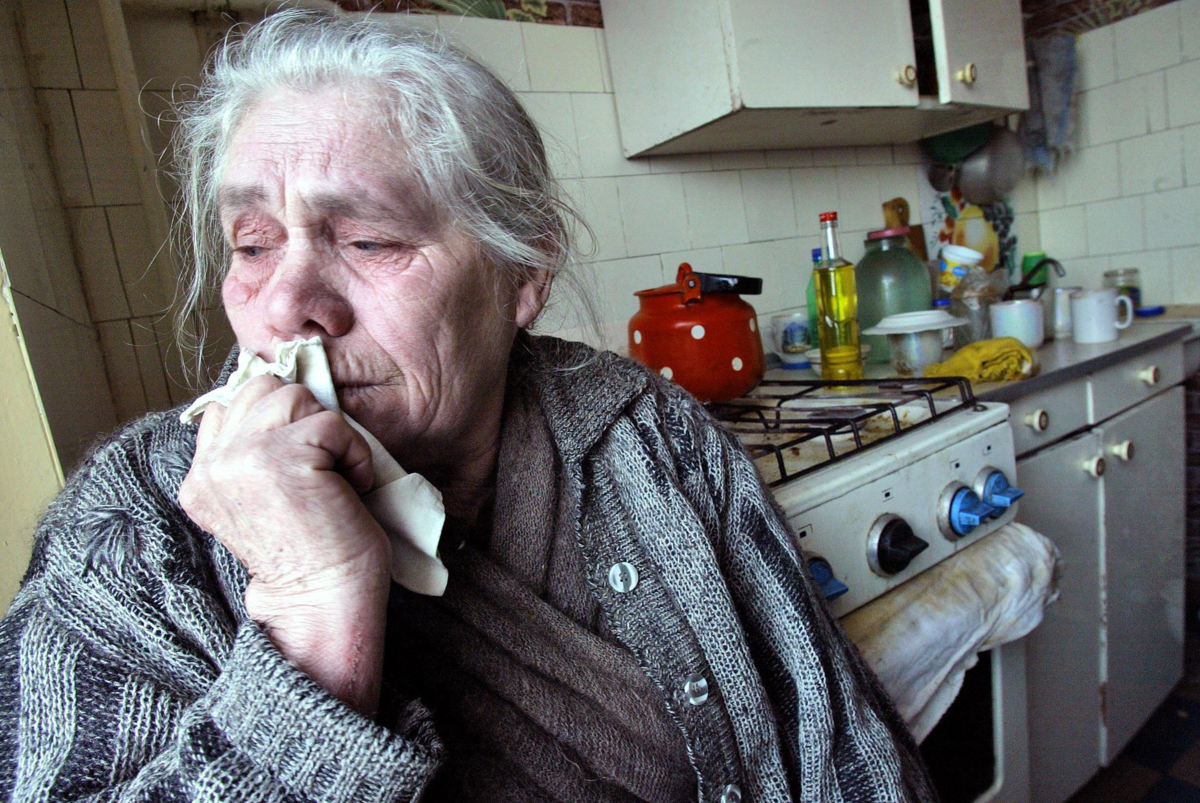 Почему жизнь пенсионеров в РФ такая нищая, несчастная и убогая? | yana | Дзен