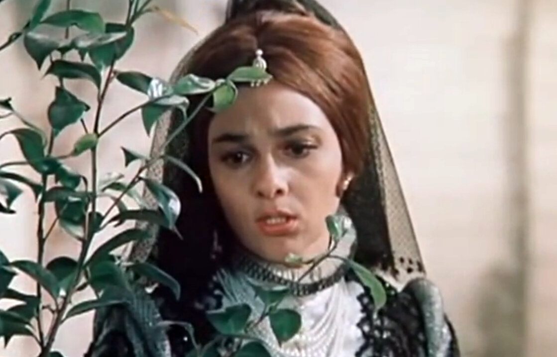 Светлана Тома в роли Лусии. Кадр из кинофильма "Благочестивая Марта", 1980 г., режиссер Ян Фрид, сценаристы Михаил Донской, Ян Фрид (по произведению Тирсо ди Молина), композитор Геннадий Гладков. Скриншот кадра для иллюстрации