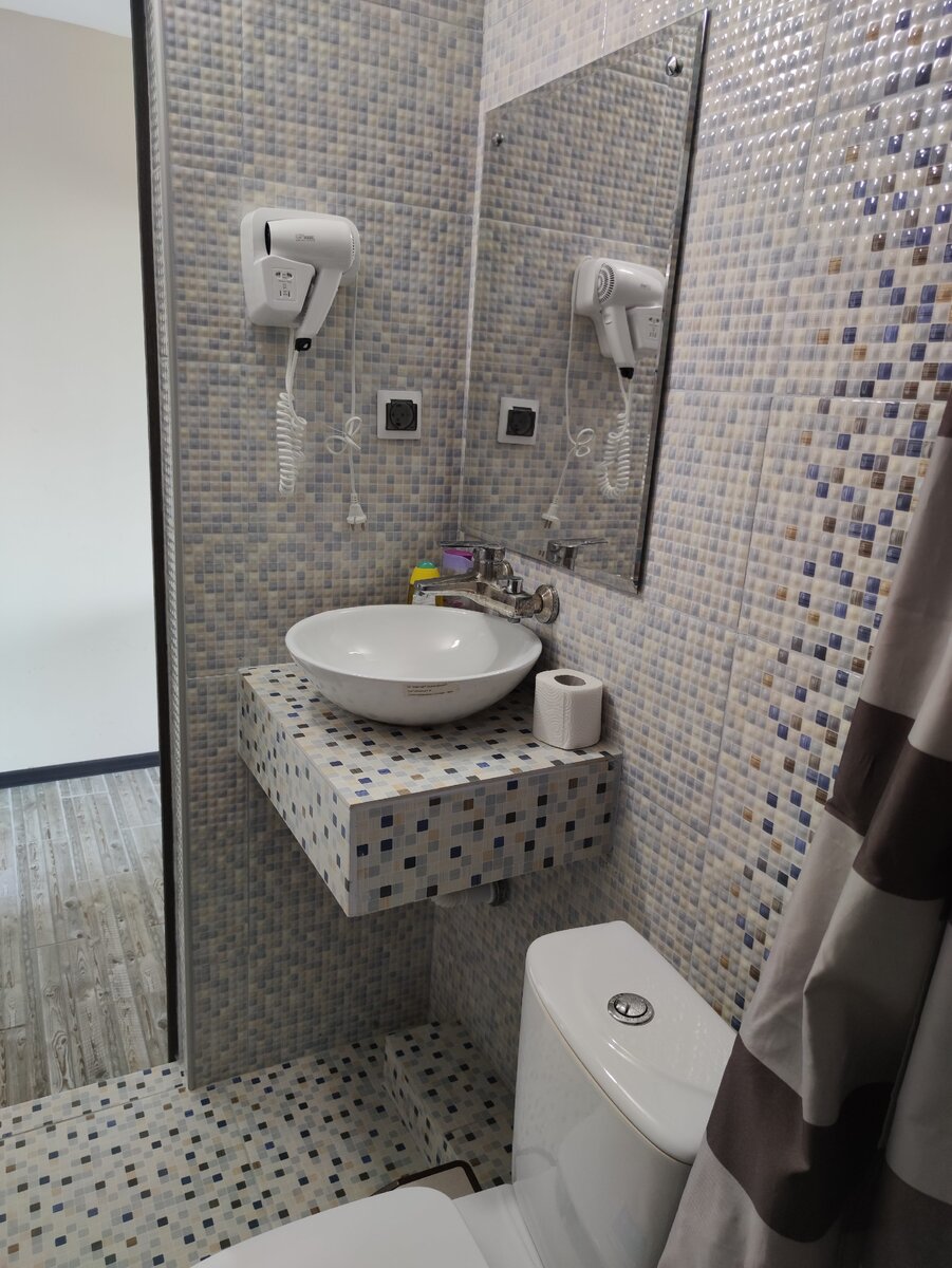 В отеле Геленджика вода есть.