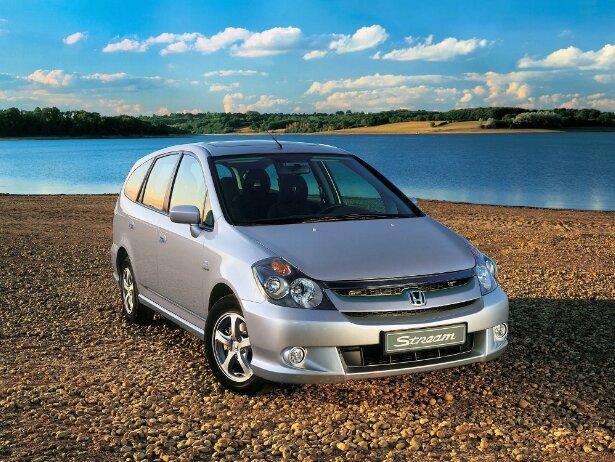 Хонда Стрим первого поколения передняя часть