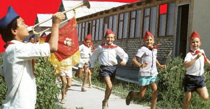 Быстрее! Там интересные истории о нас рассказывают!