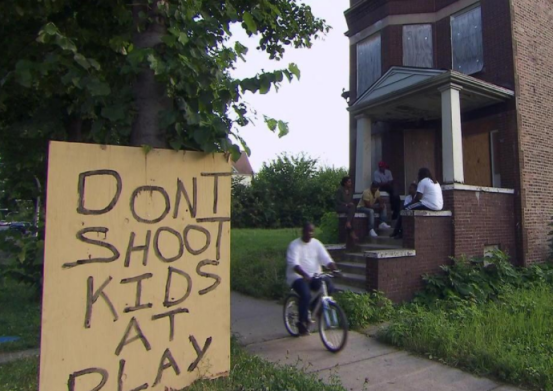 Источник:https://www.reddit.com/r/ImagesOfIllinois/comments/80pzom/a_sign_outside_of_a_home_in_south_side_chicago/