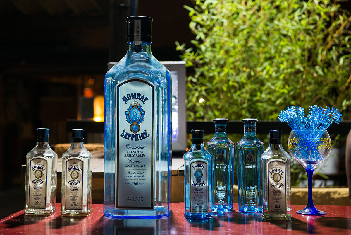 Алкоголь вживають у чистому вигляді, використовують у коктейлях та застосовують у кулінарії. За світовими стандартами міцним називають напої 20% і вище. У РФ цей кордон дорівнює 28%.