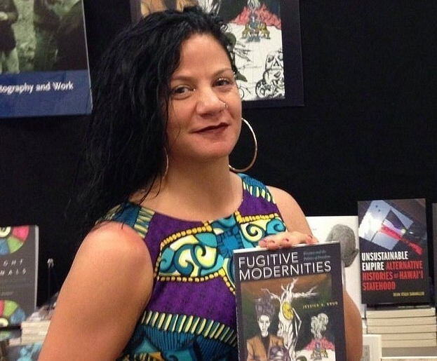 Джессика Круг презентует свою книгу/Фото из свободного источника.