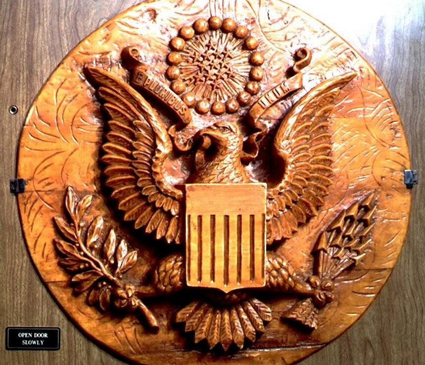 герб - подарок пионеров