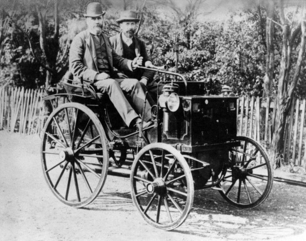 Автомобиль Даймлер 1895 год