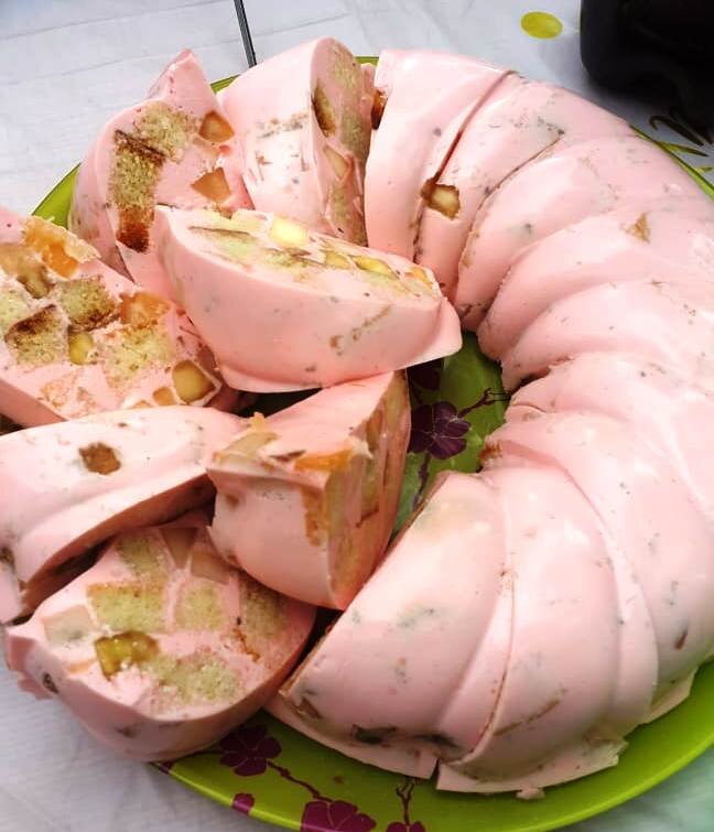 здесь в крем добавила пищевой краситель