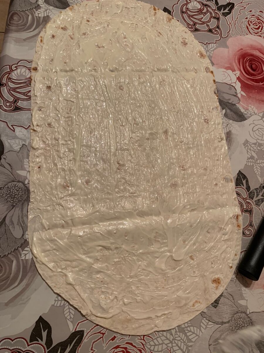 Смазанный лаваш майонезом