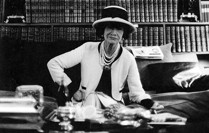 Твидовый костюм на Коко Шанель 