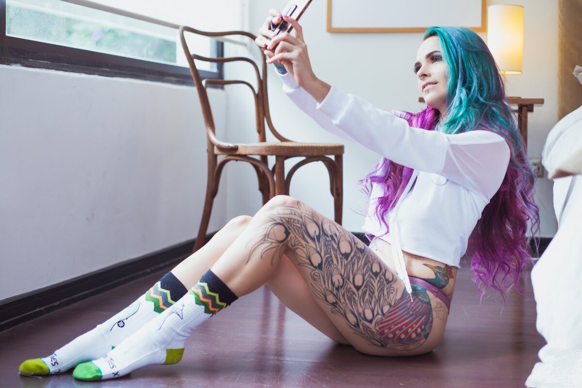 (Фото взято из: https://www.suicidegirls.com/ )