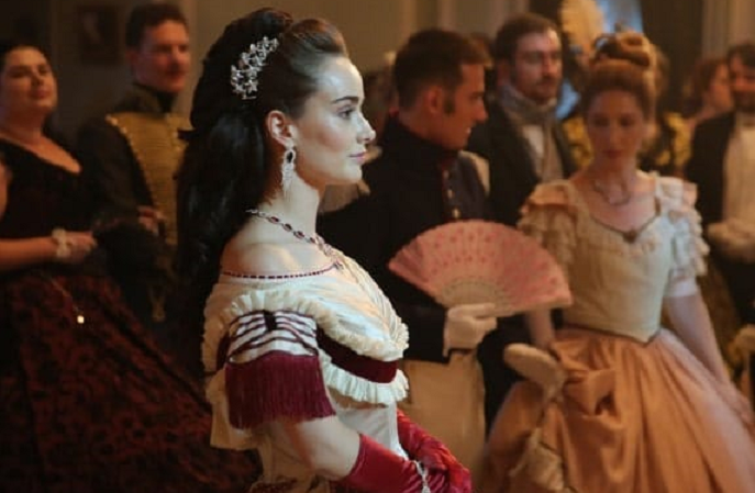 Кадр из сериала "Крепостная"