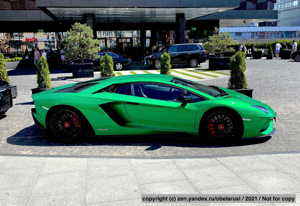 Это не Монте-Карло, это Минск. Сфотографировал "Ламборгини" в центре города. Справедливости ради такие здесь я вижу очень редко. 