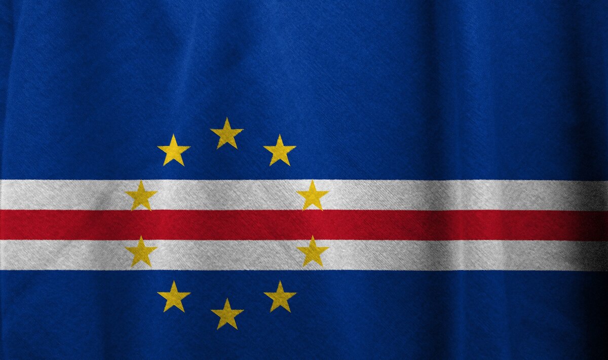 Это не символ евросолидарности с белорусскими протестающими, это флаг Кабо-Верде