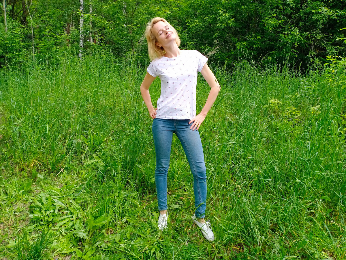 Автор канала кайфует от природы, а не от сникерса ))