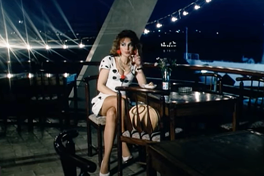 - ...Шмотки есть, вкуса нет. В остальном положительная. Жена председателя "Месткома". - Кадр и диалог из х/ фильма "Частный детектив, или Операция "Кооперация" (1989 г., реж. Л. Гайдай).  