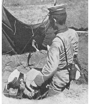 Японские солдаты с полевым телефоном. 1904 г.