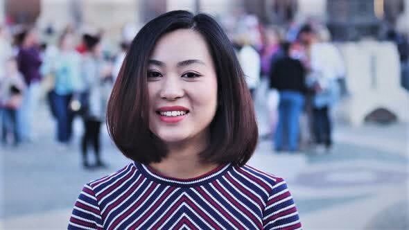 Молодая и красивая девушка