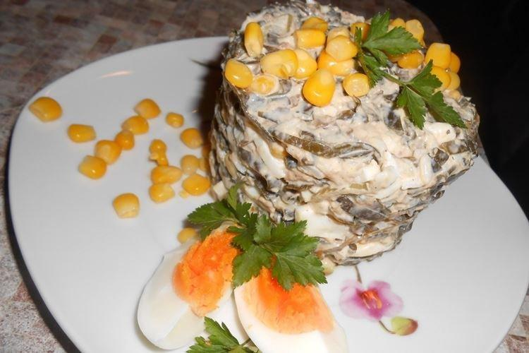 Салат с фасолью и рыбными консервами