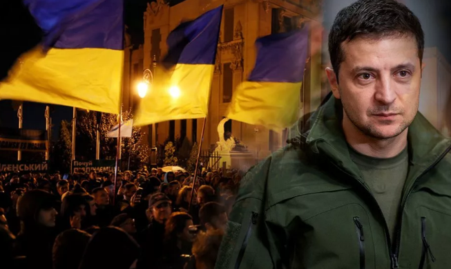 Вот и приходится украинским властям публиковать картинки с Зеленским в полувоенной форме (фото из открытых источников) 