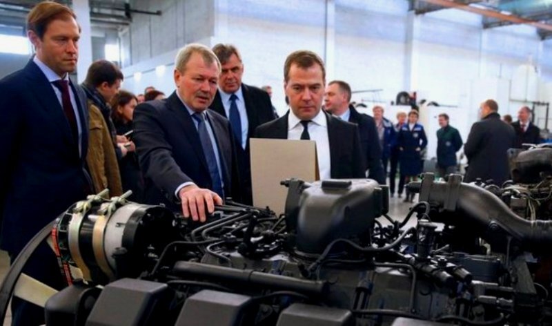 Правительственная делегация на Тутаевском моторном заводе