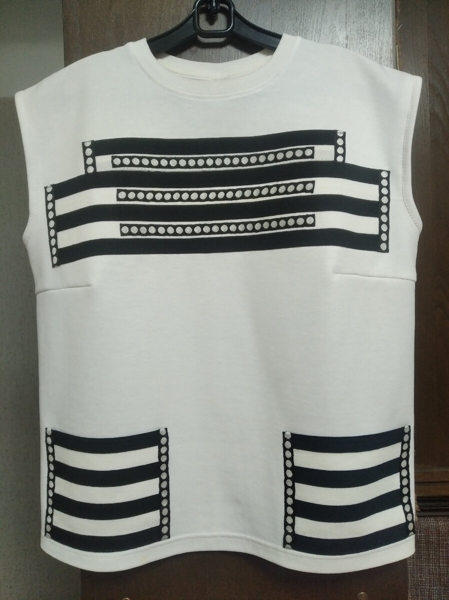 Такая получилась футболка из двух старых.