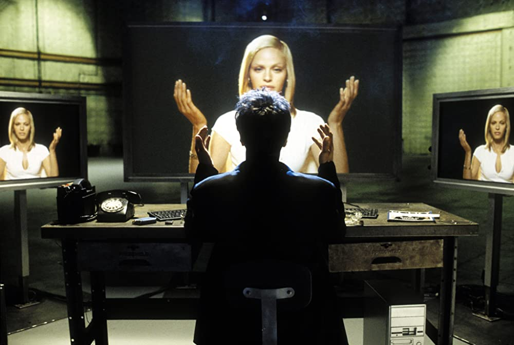 Кадр из фильма S1m0ne. Режиссер: Эндрю Никкол. Оператор: Эдвард Лахман. Производство: New Line Cinema, Niccol Films. Показ в России: Каро-Премьер