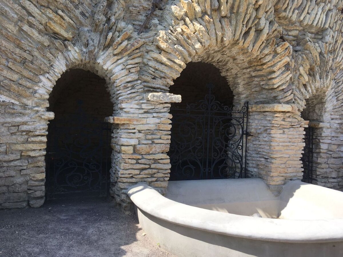 Трехарочный грот и фонтан.