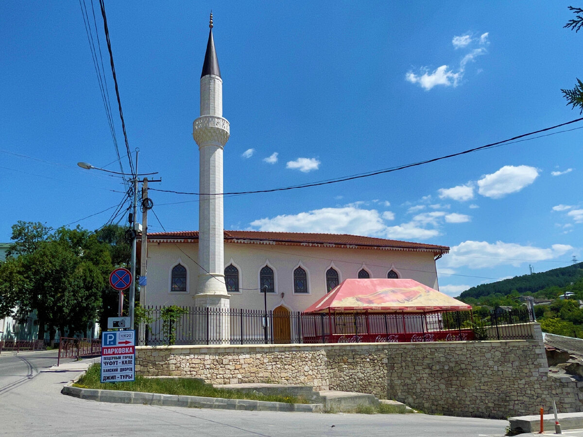 Нетуристический Крым. Как выглядят внутри Старого города улочки и дома  крымских татар в Бахчисарае? | Под зонтиком | Дзен