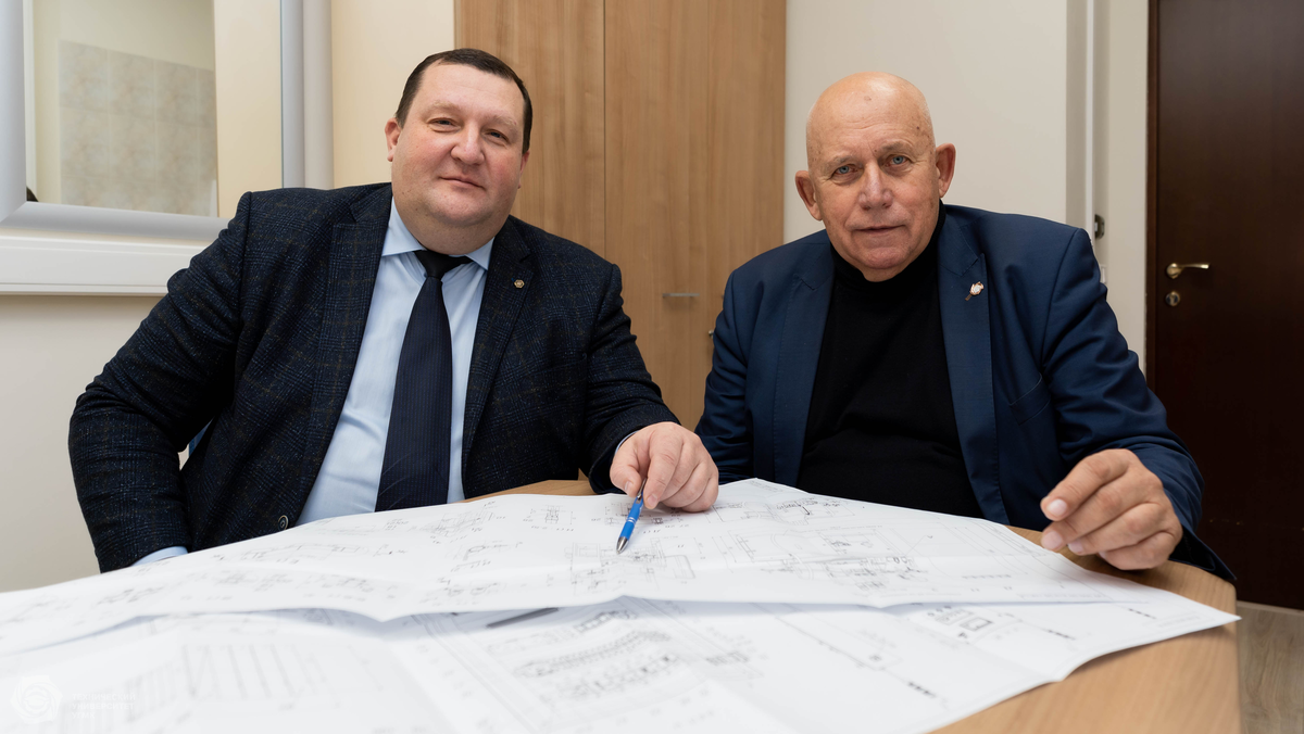 Сергей Краюхин, директор по науке Технического университета УГМК (на фото слева)