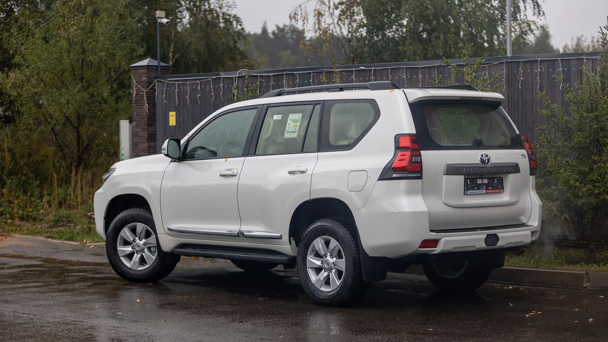 Больше хрома и нет печки?! Чем отличается Land Cruiser Prado из ...
