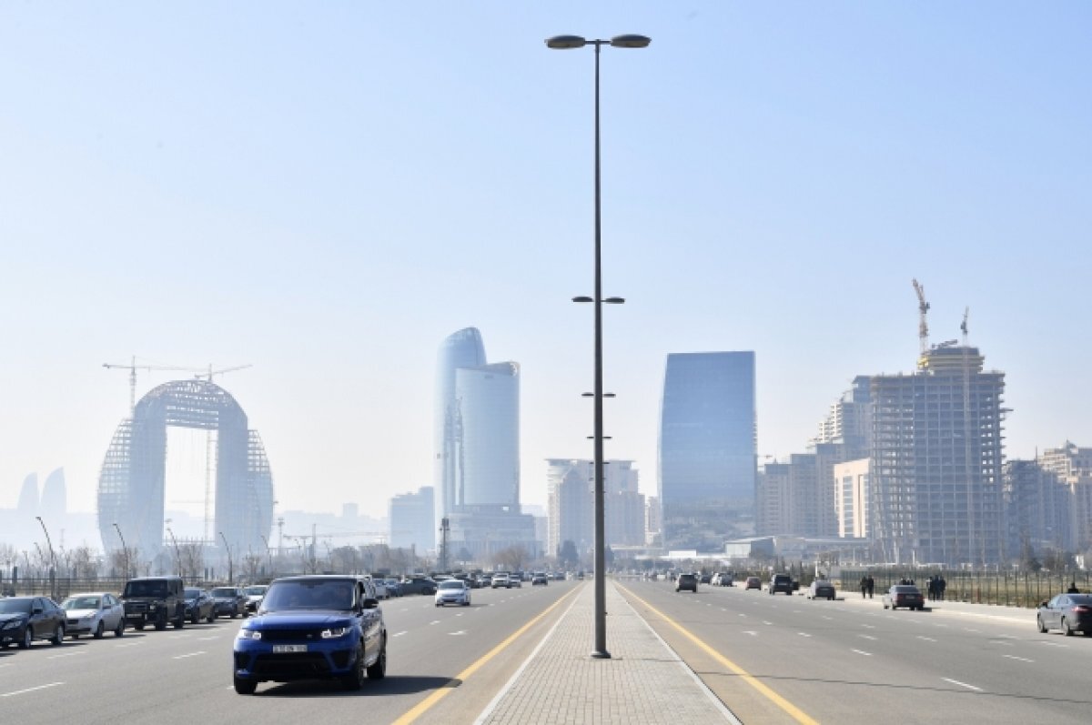    В Баку из-за аварии на магистральном водопроводе затопило улицы