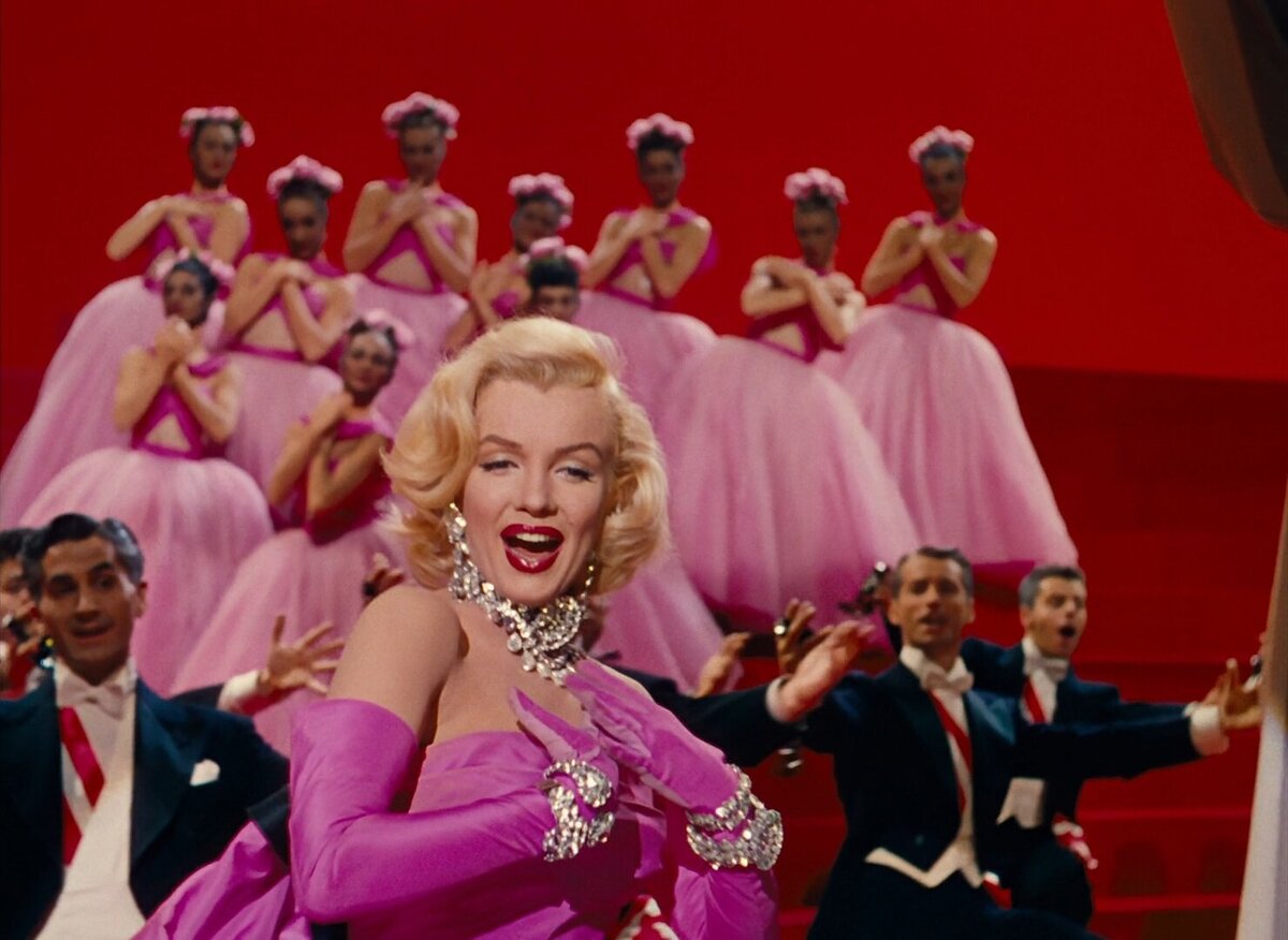 Мэрилин Монро в фильме «джентльмены предпочитают блондинок» (1953)