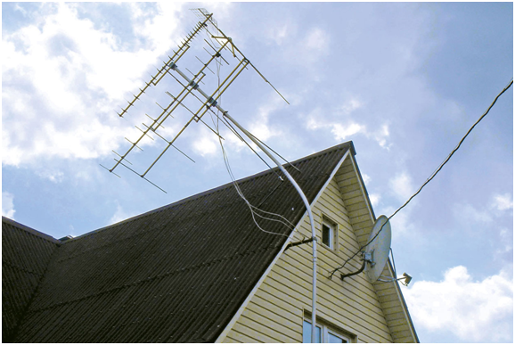 Типичная антенна на загородном доме