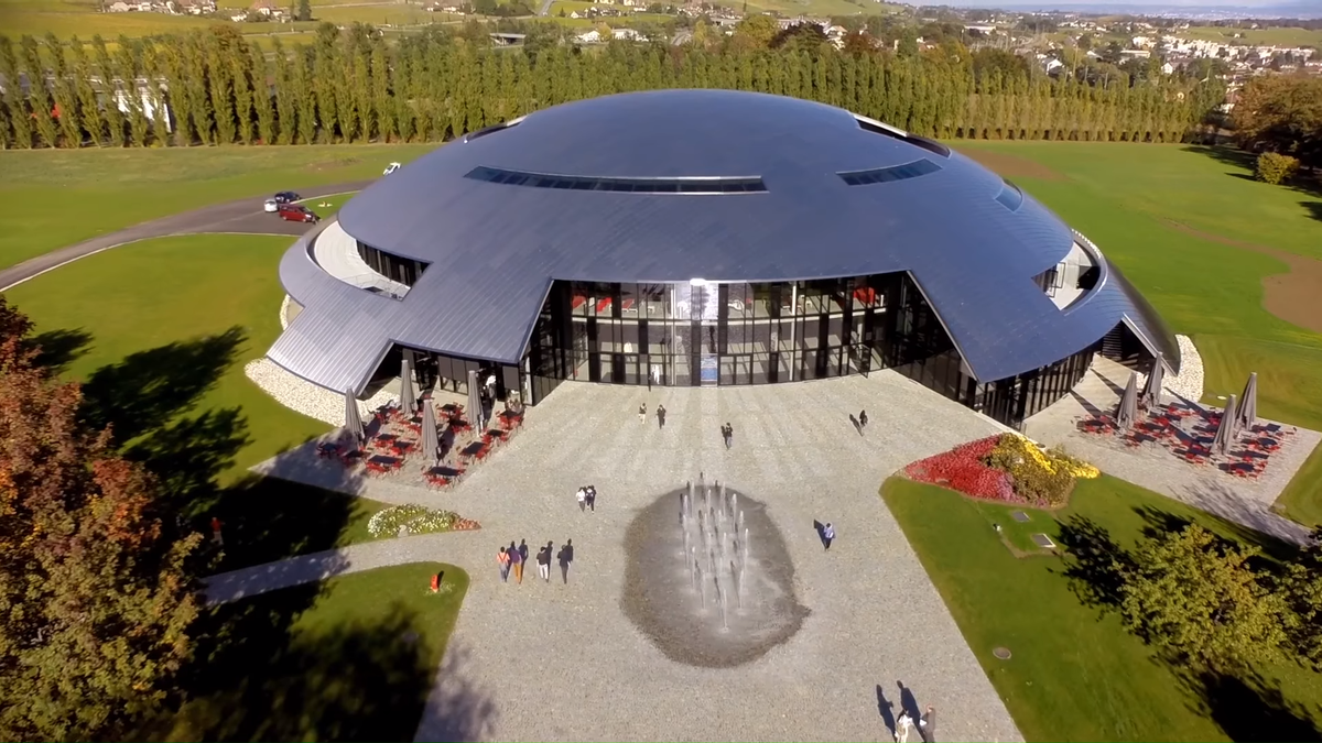 Институт Ле Рози (обучение 130 500 долларов в год)