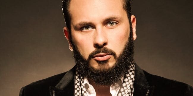 В 2018 году Грег Ланскистанлвится лучшим режиссёром три года подряд по версии AVN Awards.