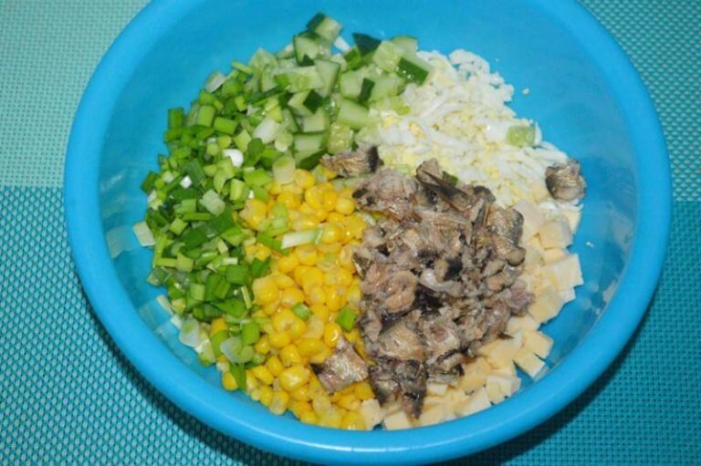 Самое главное,  что можно подавать как салатом,  так и намазкой на хлеб. 