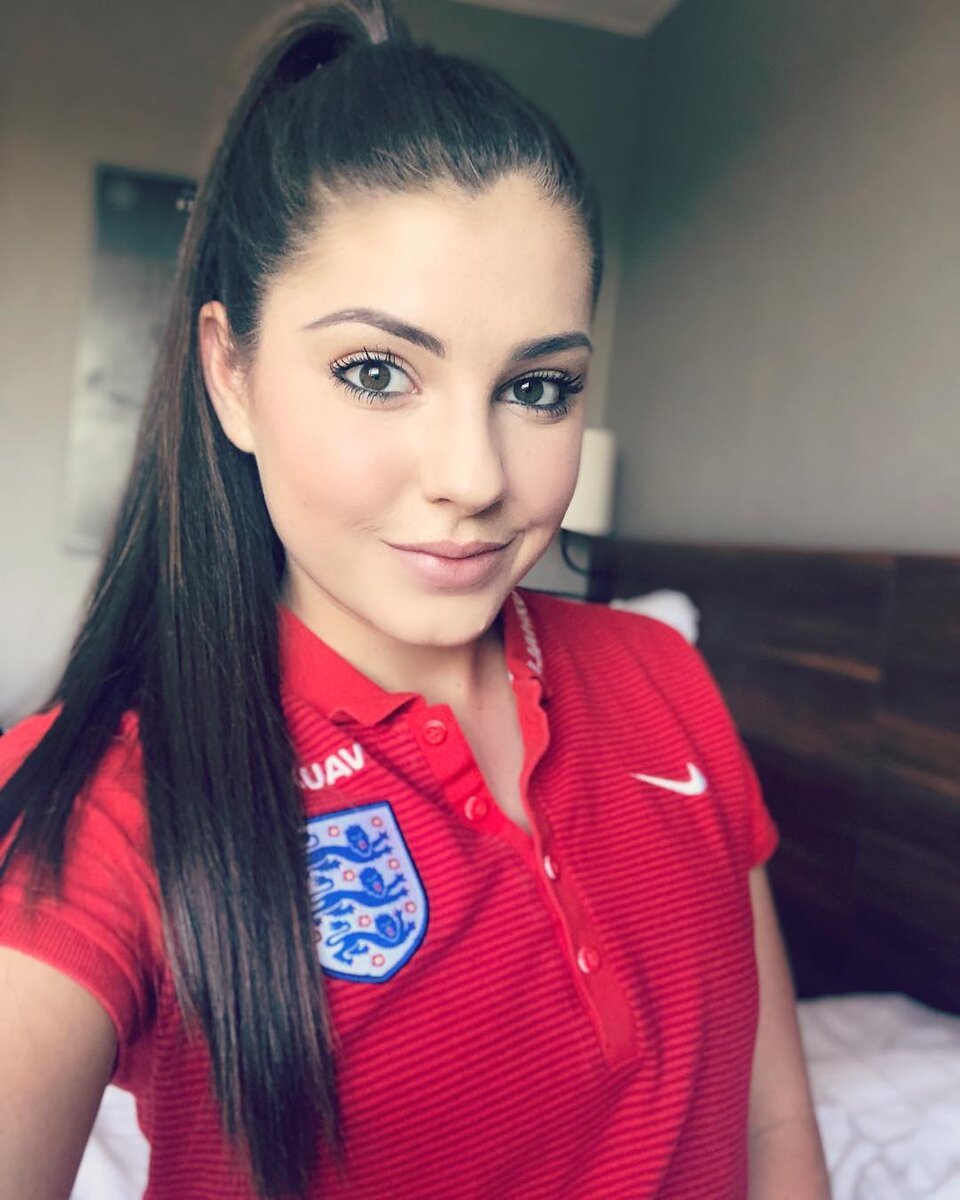 Фото: https://zvezda-fc.ru/38041-devushka-dnya-karla-hamfri-futbolist-bristol-siti-i-sbornoy-anglii.html