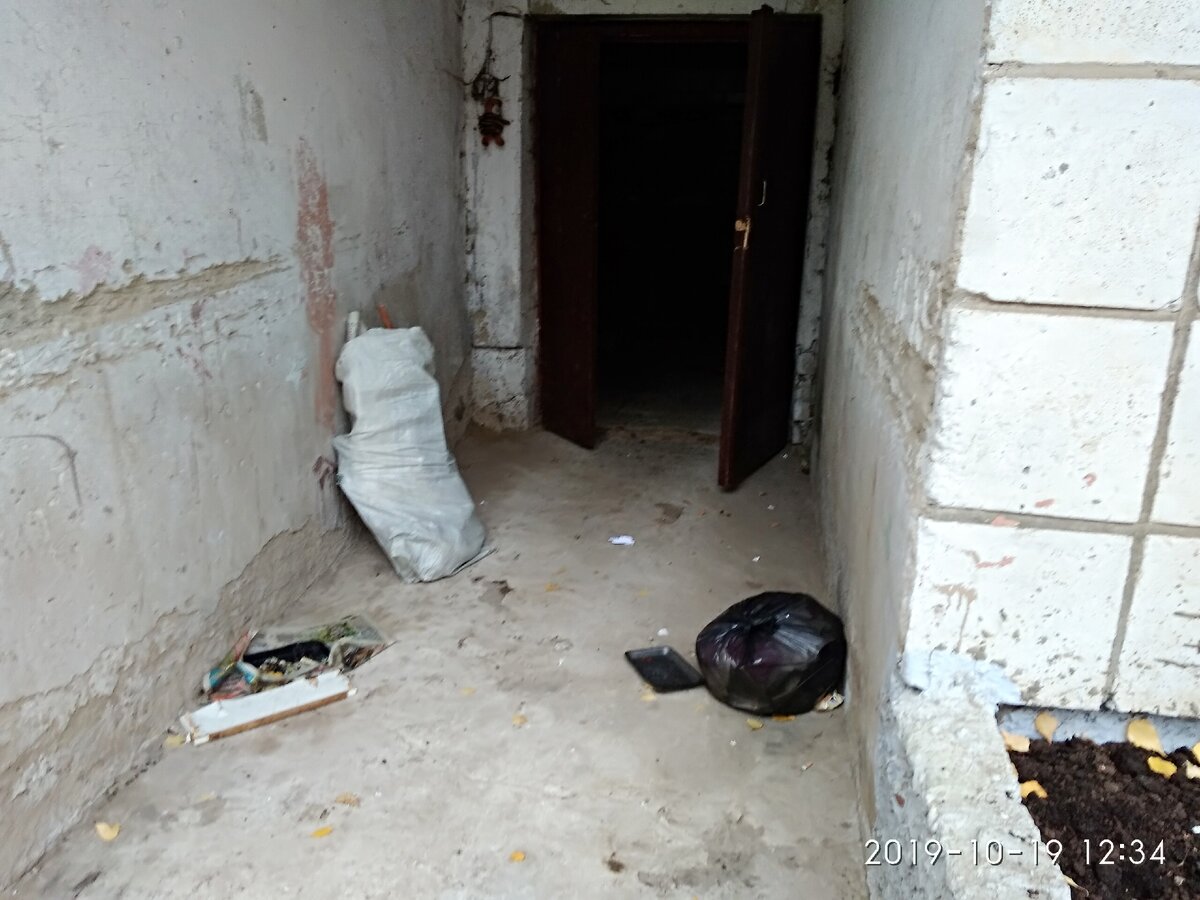 Всего пара шагов нас отделяет от полупустого контейнера, но это так тяжело сделать!