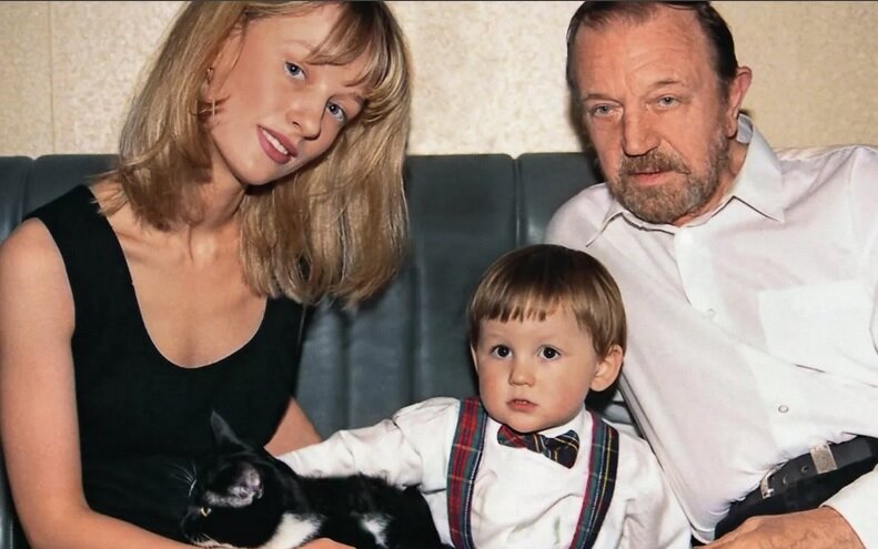 Анатолий Ромашин с семьей