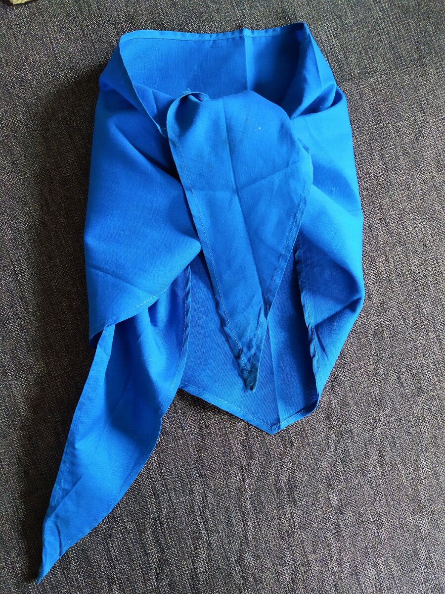 Синий Пионерский галстук