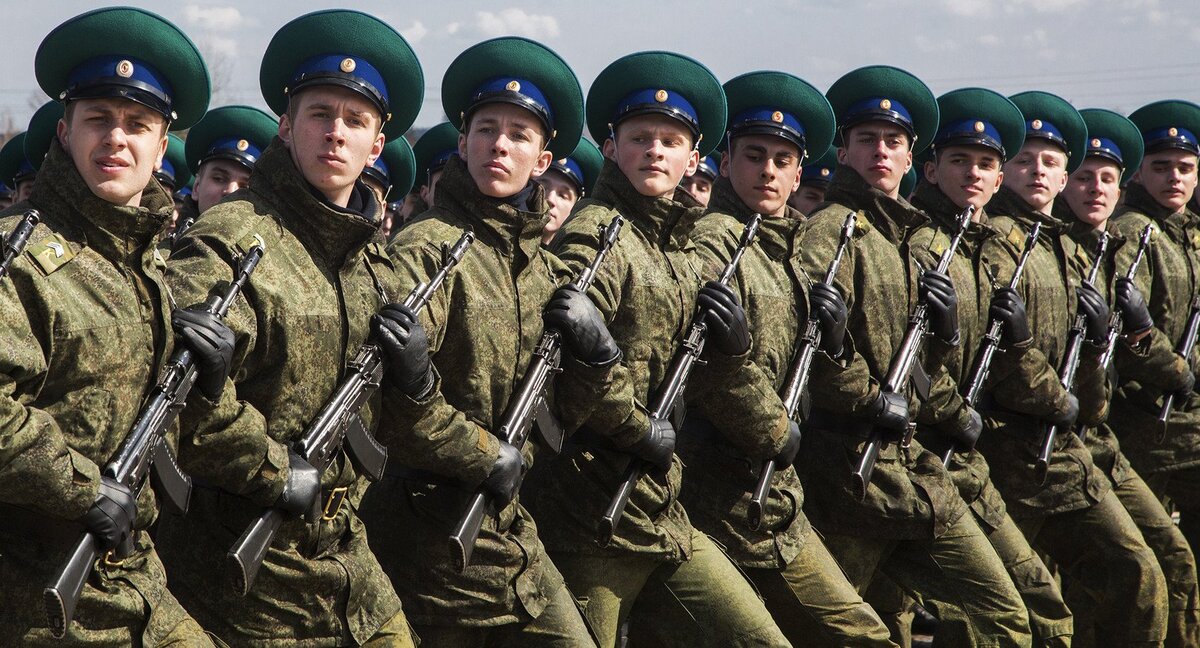Бывать военно. Солдаты в ряд. Строй солдат. Солдаты срочники. Солдаты в армии