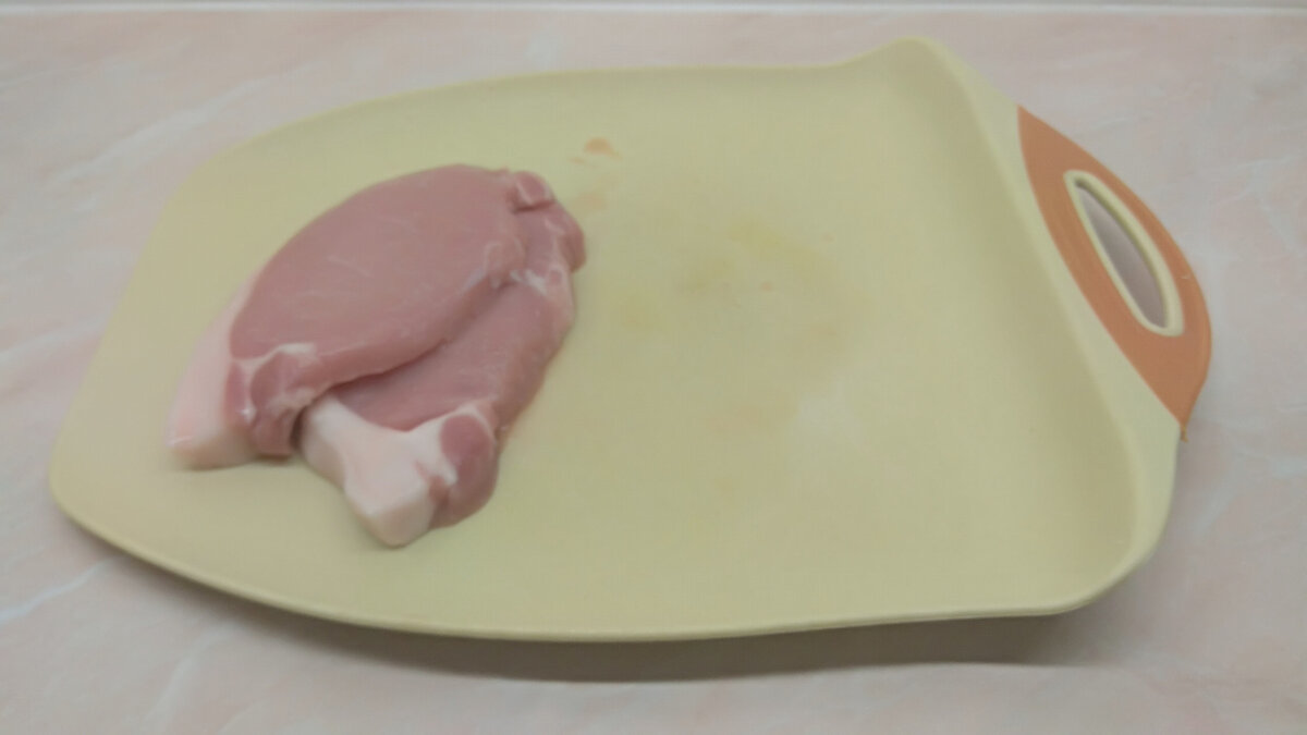 Да, у нас ещё остался рынок, где продаётся мясо, не попадавшее в заморозку 😋